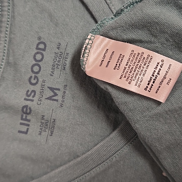 Life is Good Crusher Christmas Holiday string  lights Cat graphic green tee EUC - Picture 4 of 7